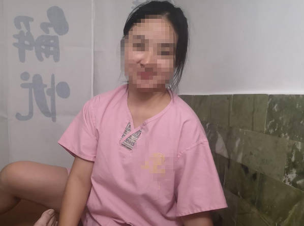 在洗浴中心跟弟弟做爱弟弟听话就给他找女人剧情 封面