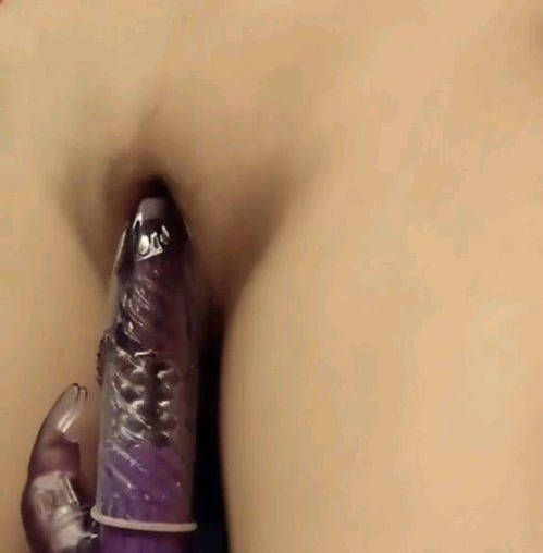 没想到女老板竟然是个极度反差的极品骚逼剧情