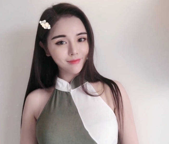 公寓私拍特写176cm极品乳模剧情 封面