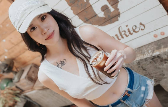 女子图鉴an9tv-075人气咖啡馆的美人老闆娘33岁D罩杯真乳被抽插直到射精剧情 封面