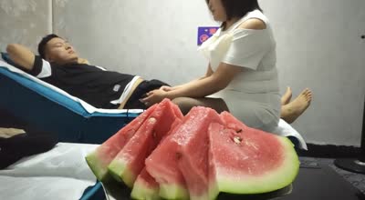 个体户小老板按摩店被技师引诱操逼-燕姐剧情 封面