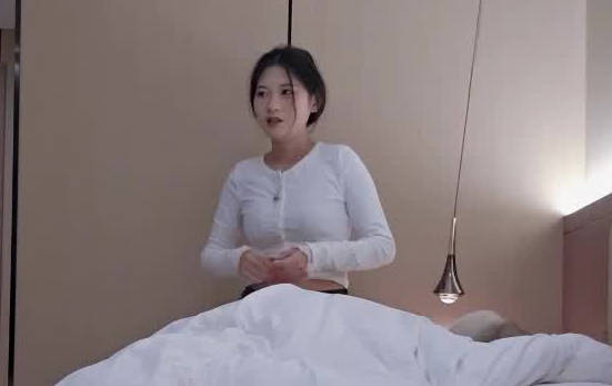 今天约了一个20岁小妹妹身材苗条胸部很大-小马剧情 封面
