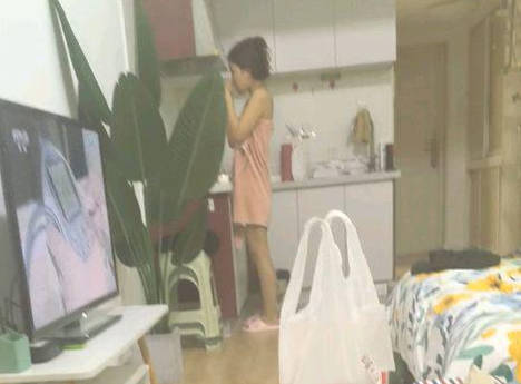 在敷面膜的老妈被我肆意玩弄着剧情 封面