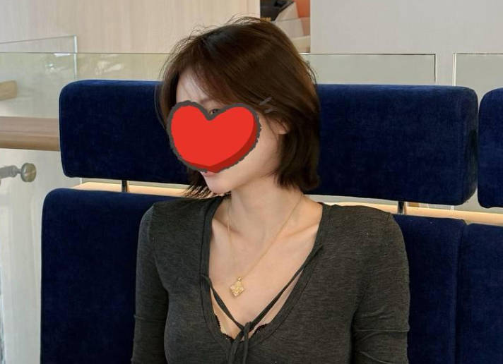 姐姐在洗澡冲进去抱着姐姐就进行强奸剧情 封面