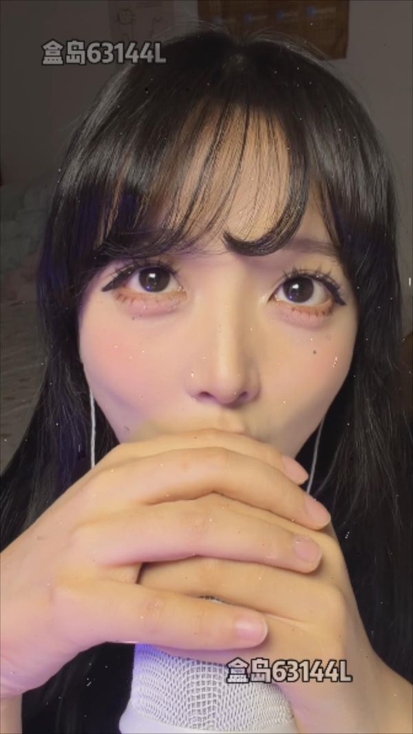 小鸟大王 近距离盯着你吸耳朵 封面海报