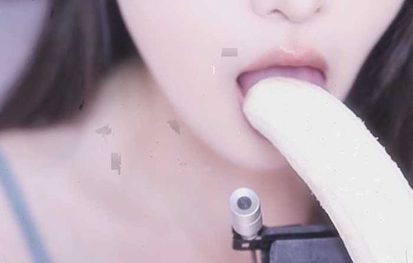 姜幼念吃香蕉 封面