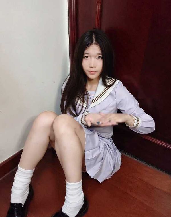 NN略施小计jk女友 封面海报